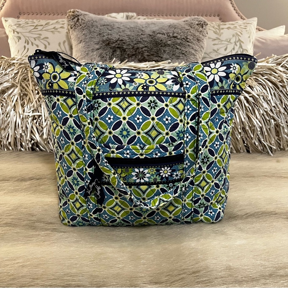 VERA BRADLEY Daisy Daisy 2008 Villager Tote Green Blue Floral Zipper Closure Y2K